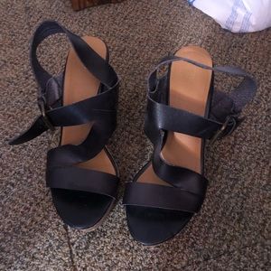 Black wedges